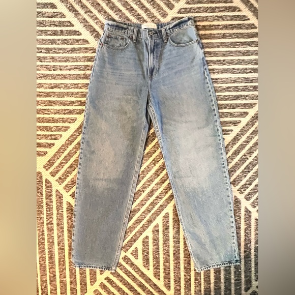 NWOT ABERCROMBIE & FITCH Sz 29 8L The High Rise Taper Jean Med Blue Wash Orig$90 - Picture 2 of 10